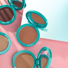 Get instantly sun-kissed skin with the NEW shades of our Sun Chaser Blur + Sculpt Bronzing Powder™